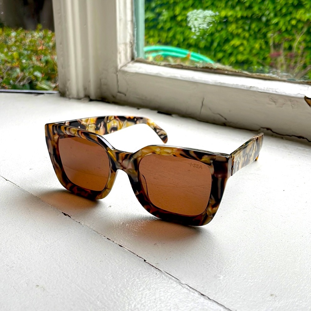 Alden Anthropologie Polarize i-sea sunglasses